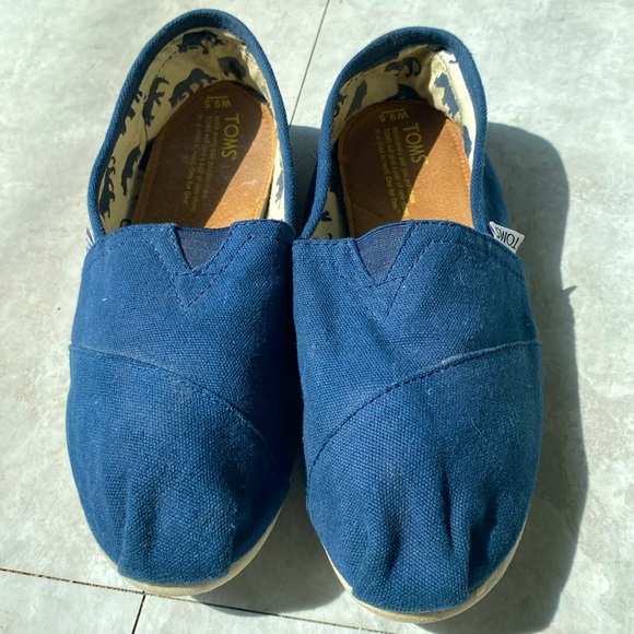 TOMS WOMEN’S NAVY BLUE CANVAS SLIP ON FLATS Sz 9 1/2 GUC - Picture 2 of 9